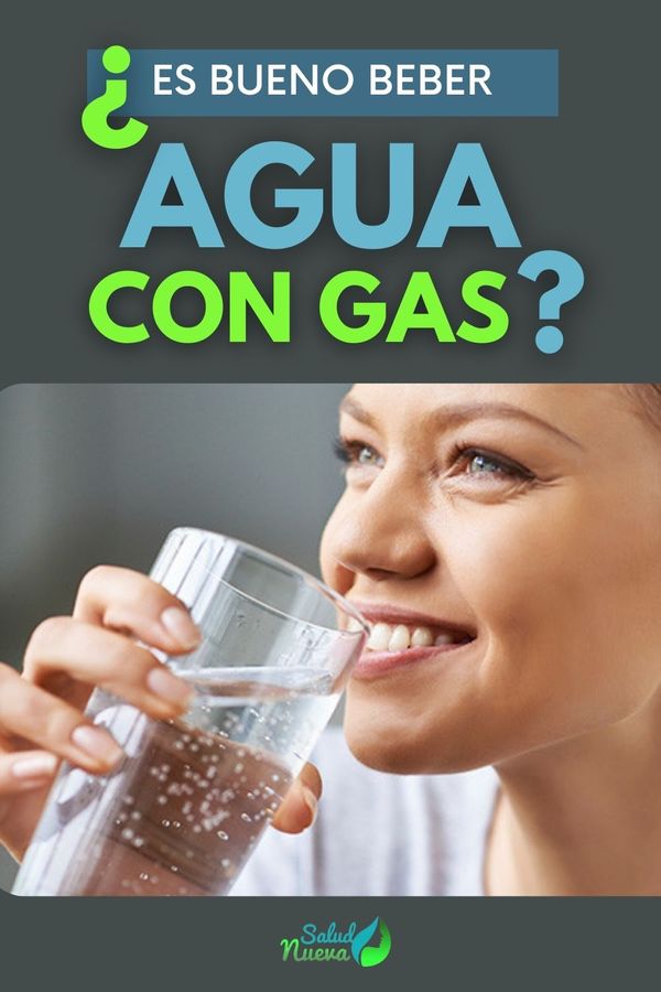 Es bueno tomar agua con gas